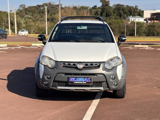 FIAT STRADA 1.8 MPI ADVENTURE CE 16V FLEX 2P MANUAL FIAT STRADA 1.8 MPI ADVENTURE CE 16V FLEX 2P MANUAL